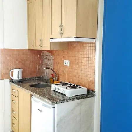 Yali Suites 公寓式酒店 *