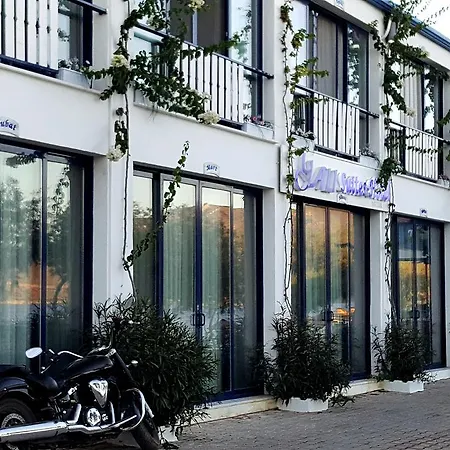 Yali Suites 帕拉姆布库