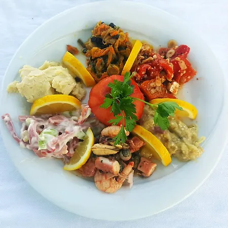 Yali Suites 公寓式酒店 *