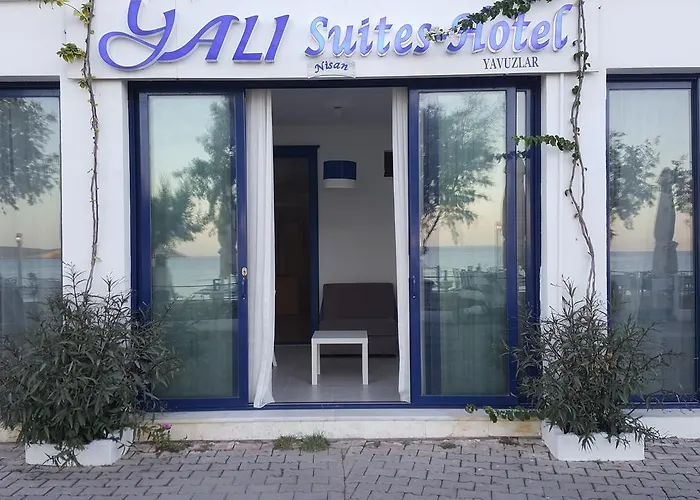 Aparthotel Yali Suites