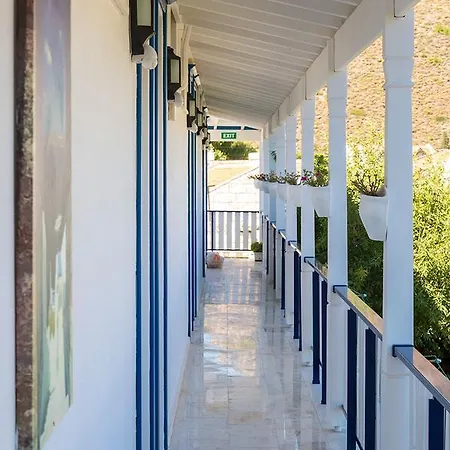 Yali Suites * 팔라무트부쿠